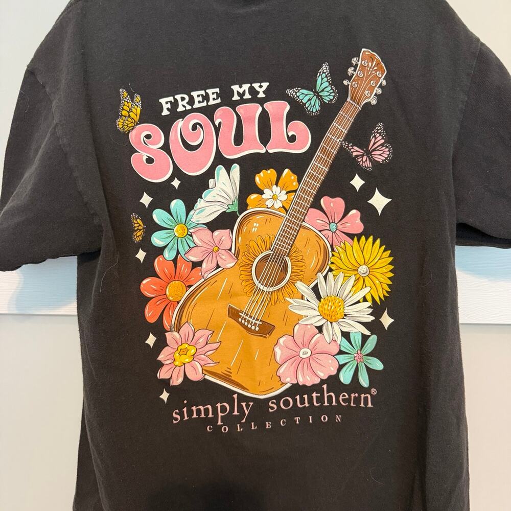 Simply Southern Free My Soul Guitar Flowers T Shirt Youth M Black Butterfly